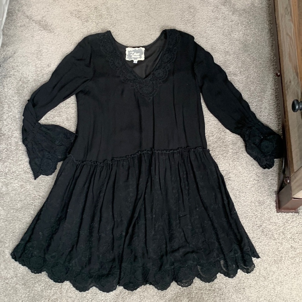 Johnny was lil black dress. Xs. Their lLove division. Sleeves sheer. Body lined.